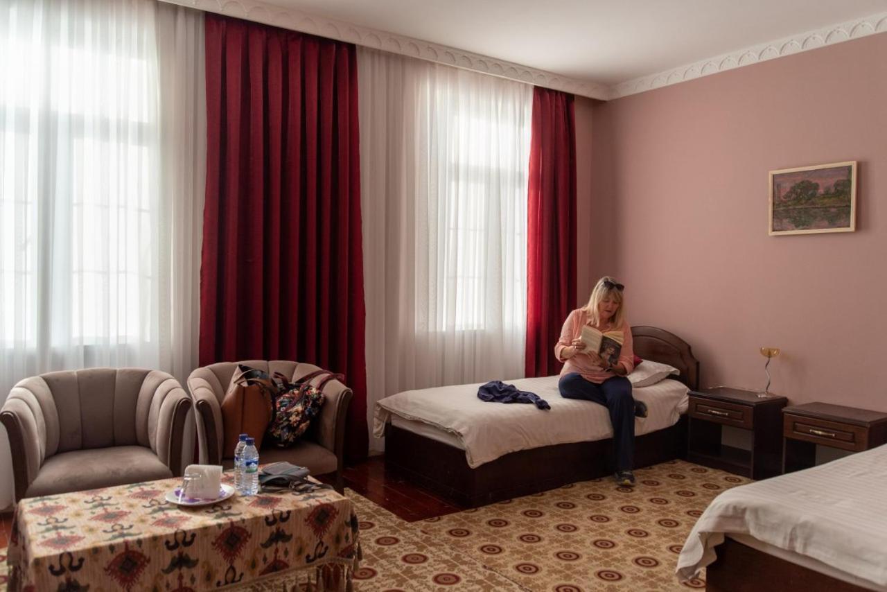 Hotel Jipek Joli Нукус Екстериор снимка
